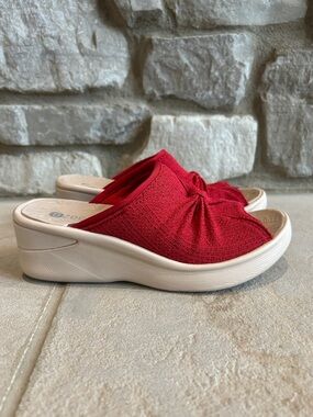 Bzees Red Knit Knot Slide Mule